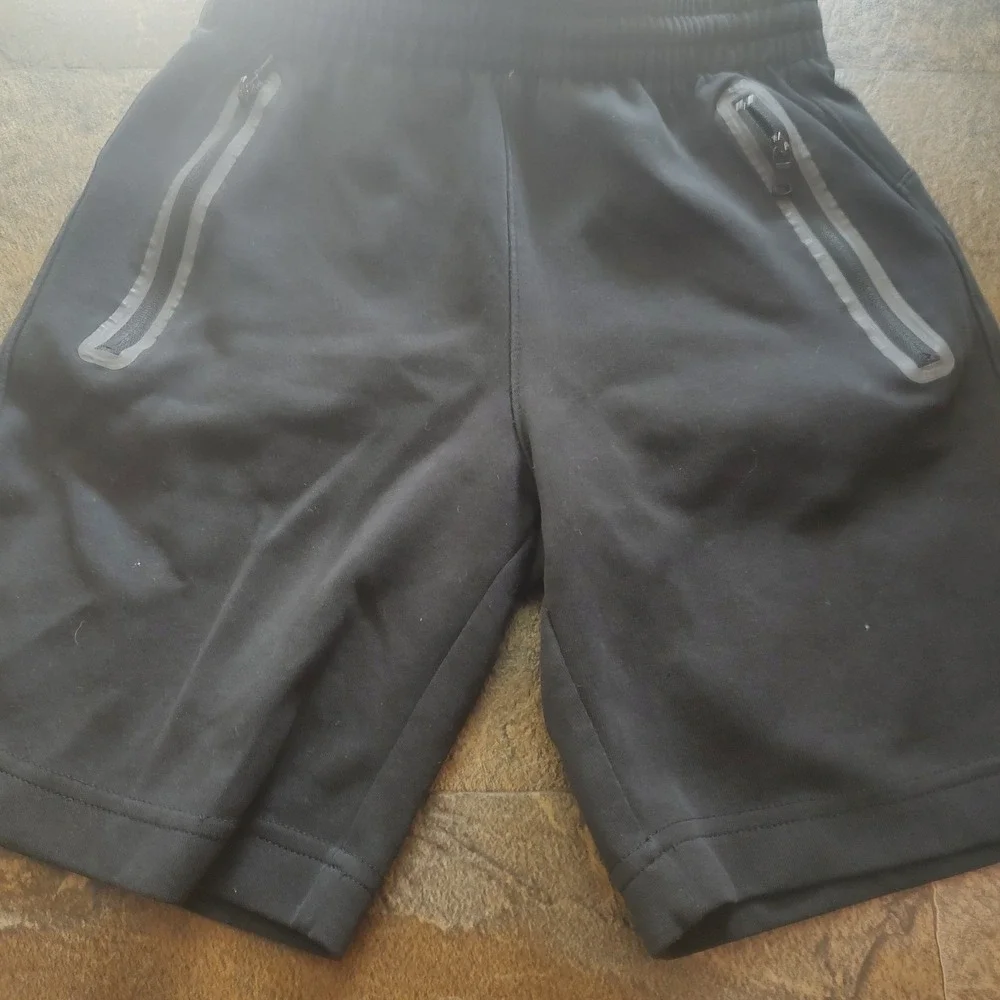 Old Navy Dynamic Fleece Shorts Kids Size M 8 Black Excellent Zip Pockets Active